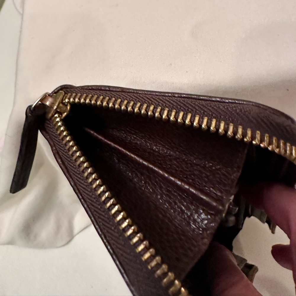 Gucci Guccisimo brown nylon monogram zippy wallet. Zipper is 3/4 around. - Picture 5 of 8